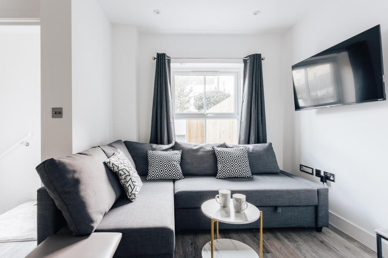 Contemporary Two Bedroom Duplex - Secluded Residence With Parking In A Prime Central Location 본머스 외부 사진
