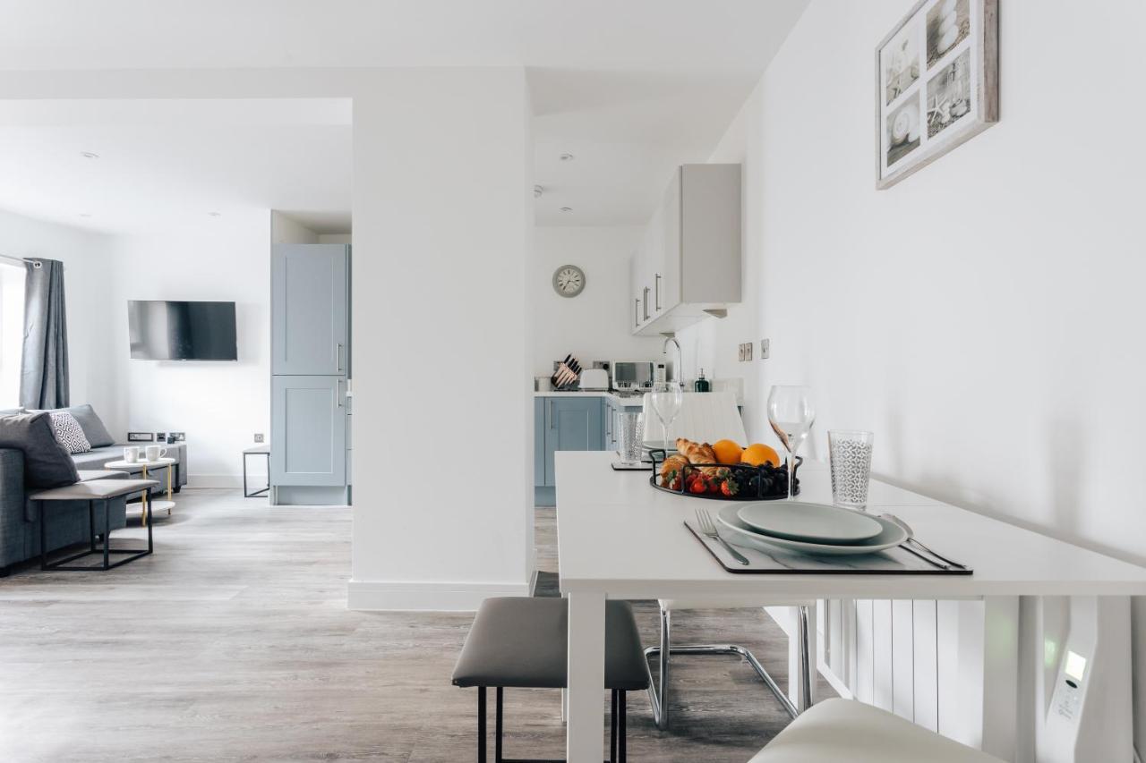 Contemporary Two Bedroom Duplex - Secluded Residence With Parking In A Prime Central Location 본머스 외부 사진