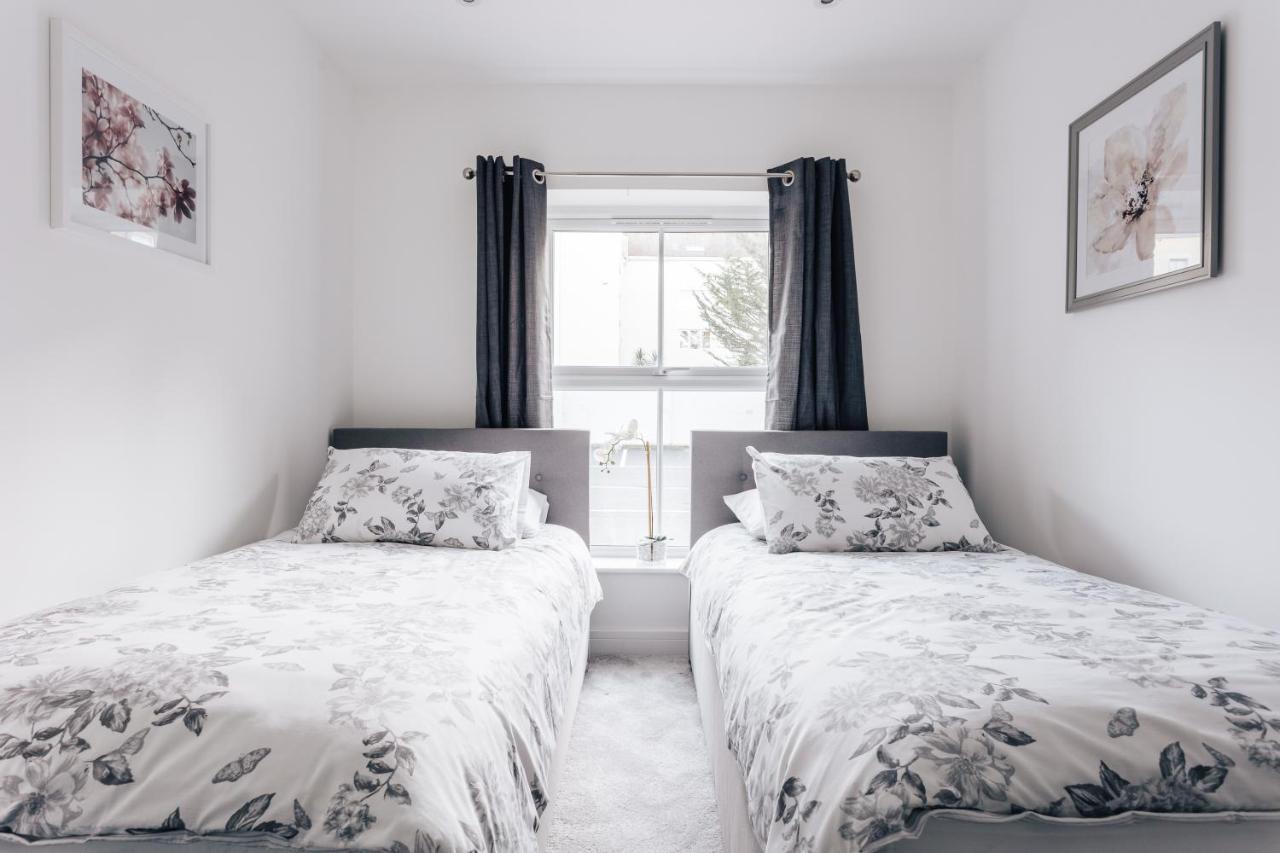 Contemporary Two Bedroom Duplex - Secluded Residence With Parking In A Prime Central Location 본머스 외부 사진